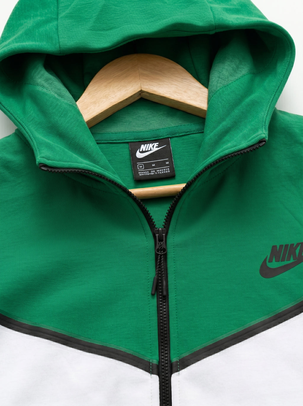 Nike Men's Colorblock Tracksuit Set – Green and White Full-Zip Tech Hoodie and Joggers Fleece Sportswear Set